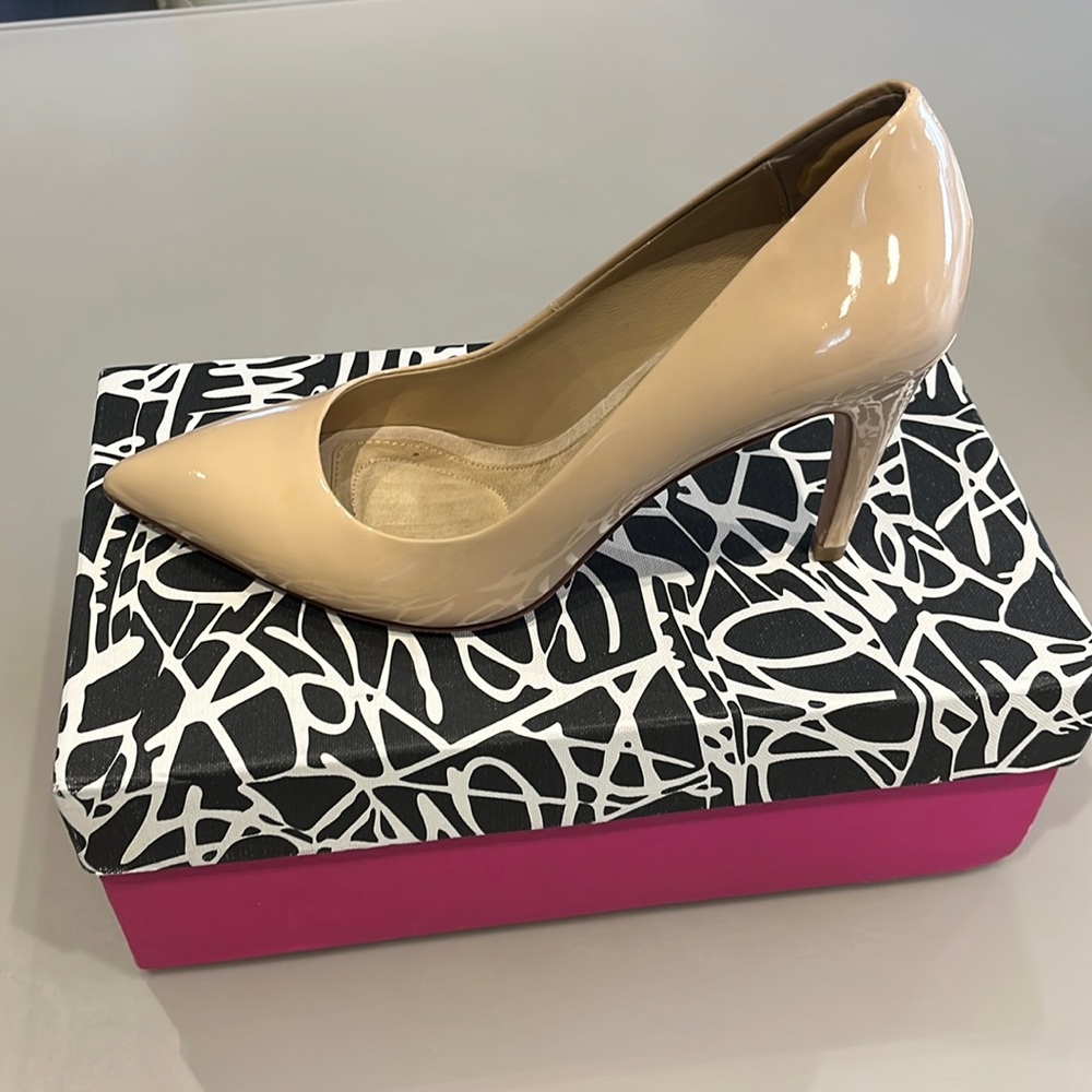 DVF nude patent heels. Size 8.5M. Like new. Worn twice.